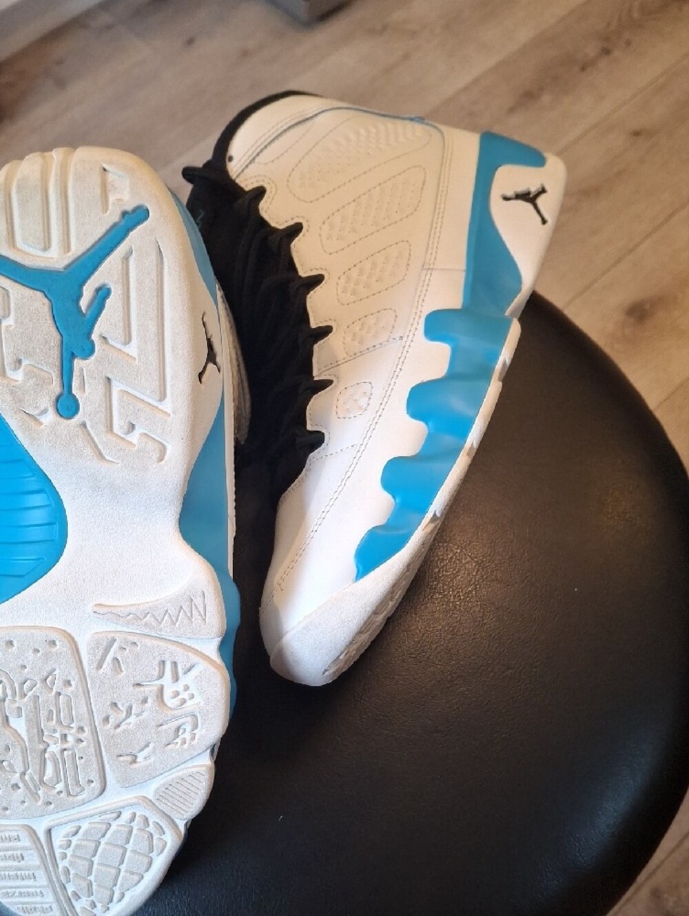 Jordan White & Turquoise High-Top Basketball Shoes - Picture 4 of 7